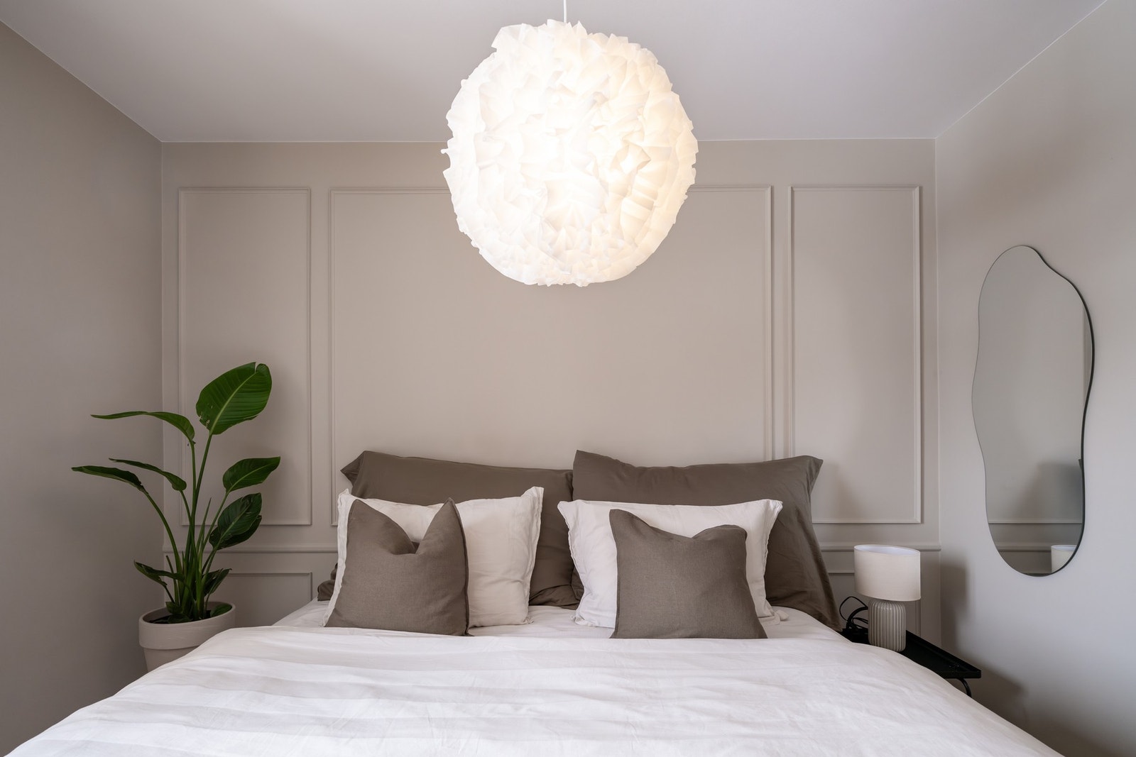 Hovedsoverommet har god plass til dobbeltseng og nattbord. Galleribilde