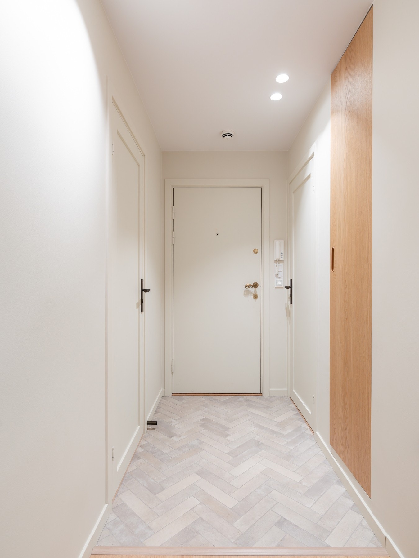 På gulvet er det lagt delikate fliser med varme i, noe som er svært praktisk skulle du eller barna dra med vann og søle inn. Galleribilde