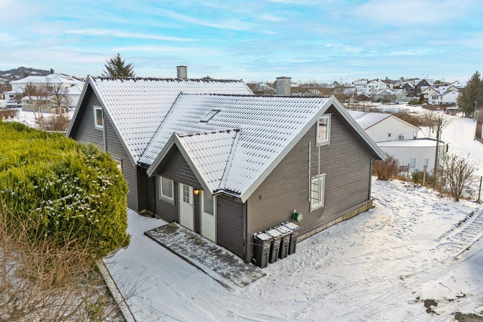 Parkering på egen grunn, like ved boligen Galleribilde