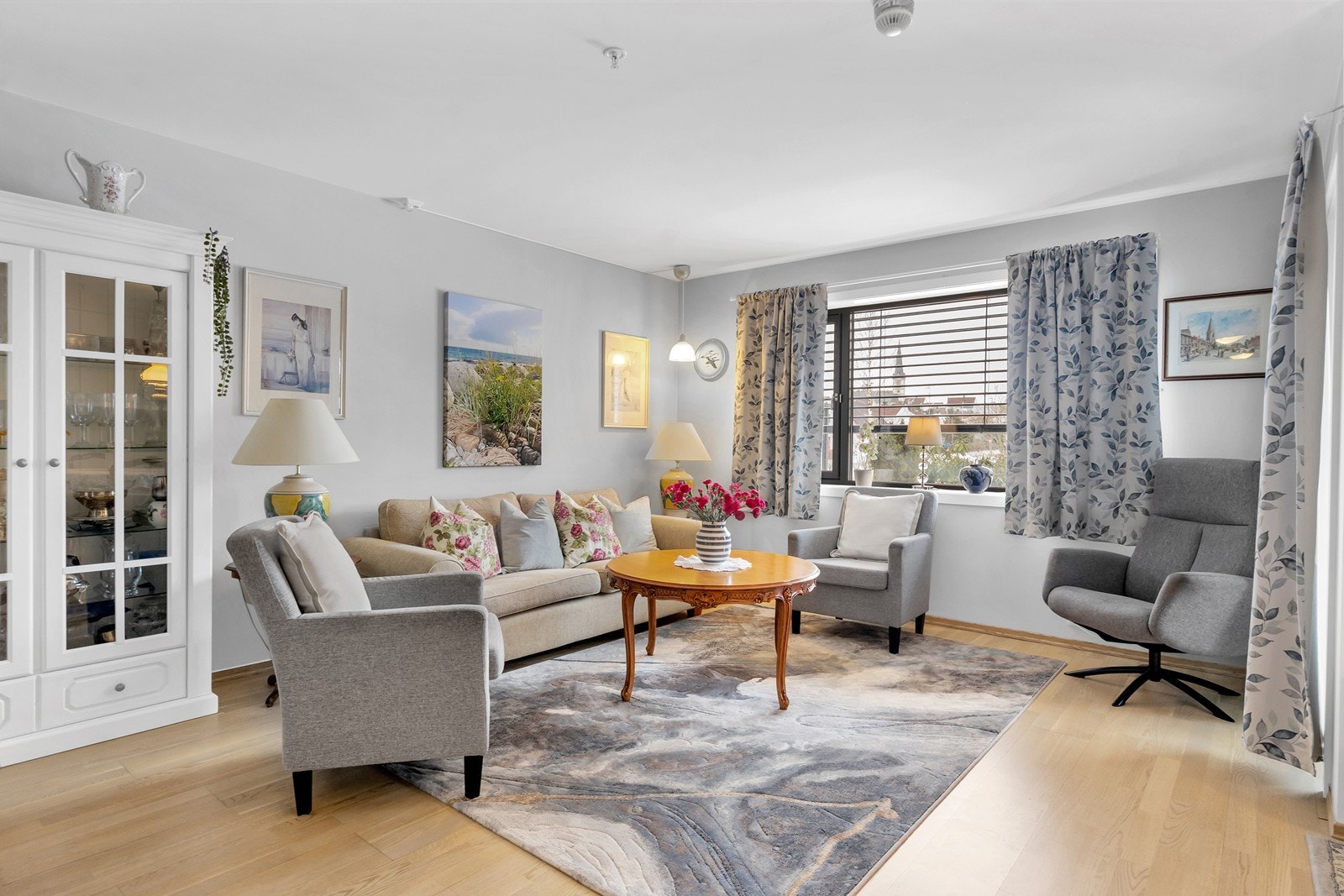 Leiligheten har gjennomgående lyse farger. Galleribilde