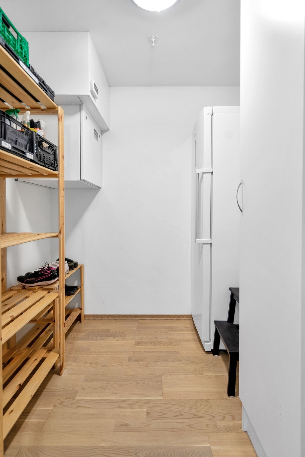 Praktisk innvendig bod med plass til oppbevaring. Galleribilde