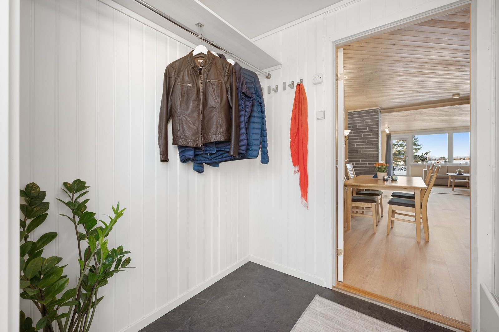 Lys og innbydende entré. Galleribilde