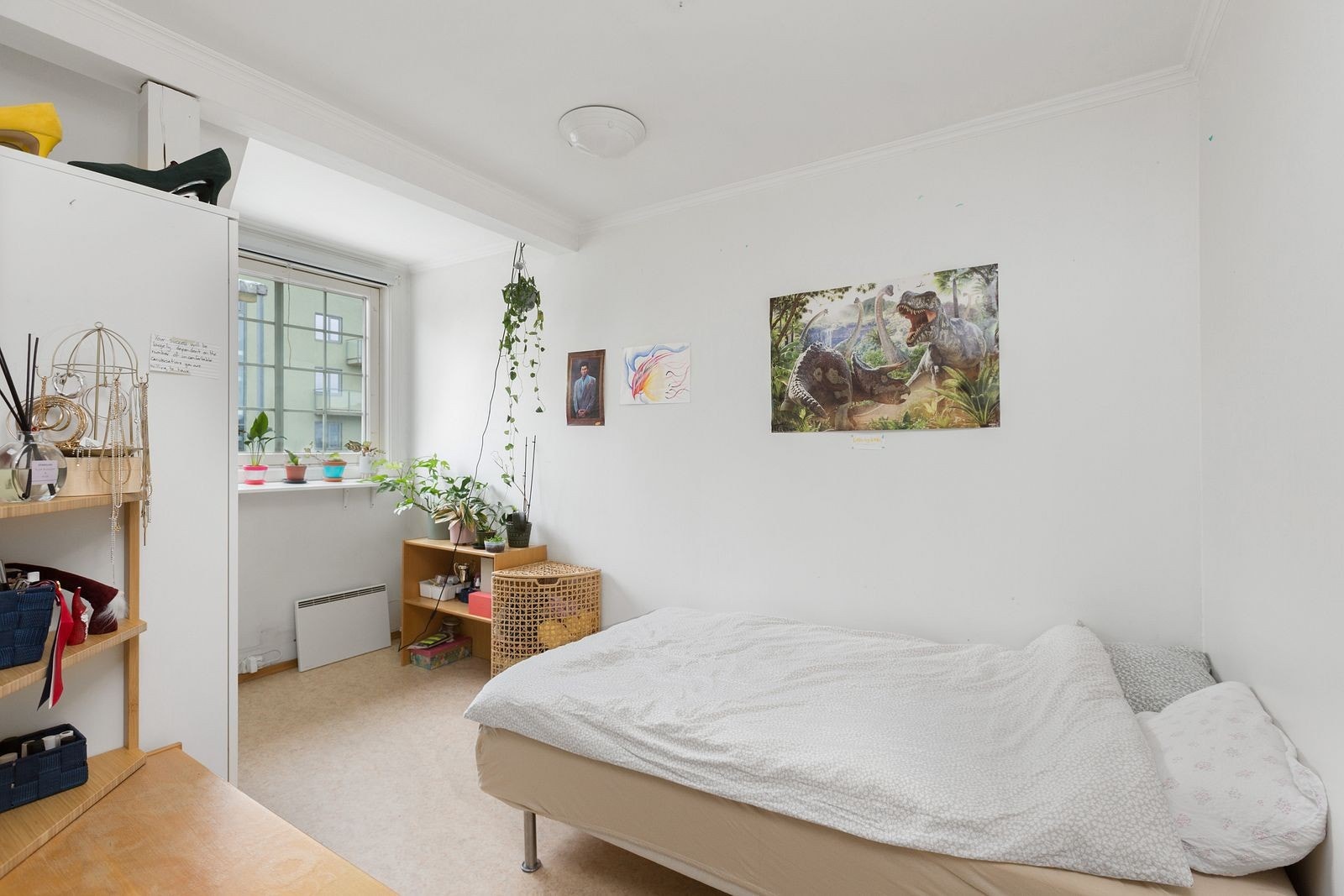 God plass til både seng, garderobeskap og skrivepult på rommene Galleribilde