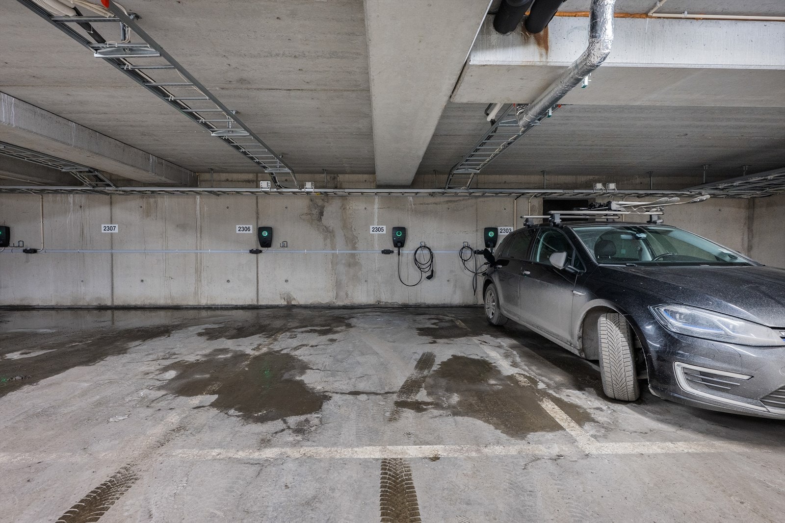 Det medfølger garasjeplass i felles parkeringskjeller. Galleribilde