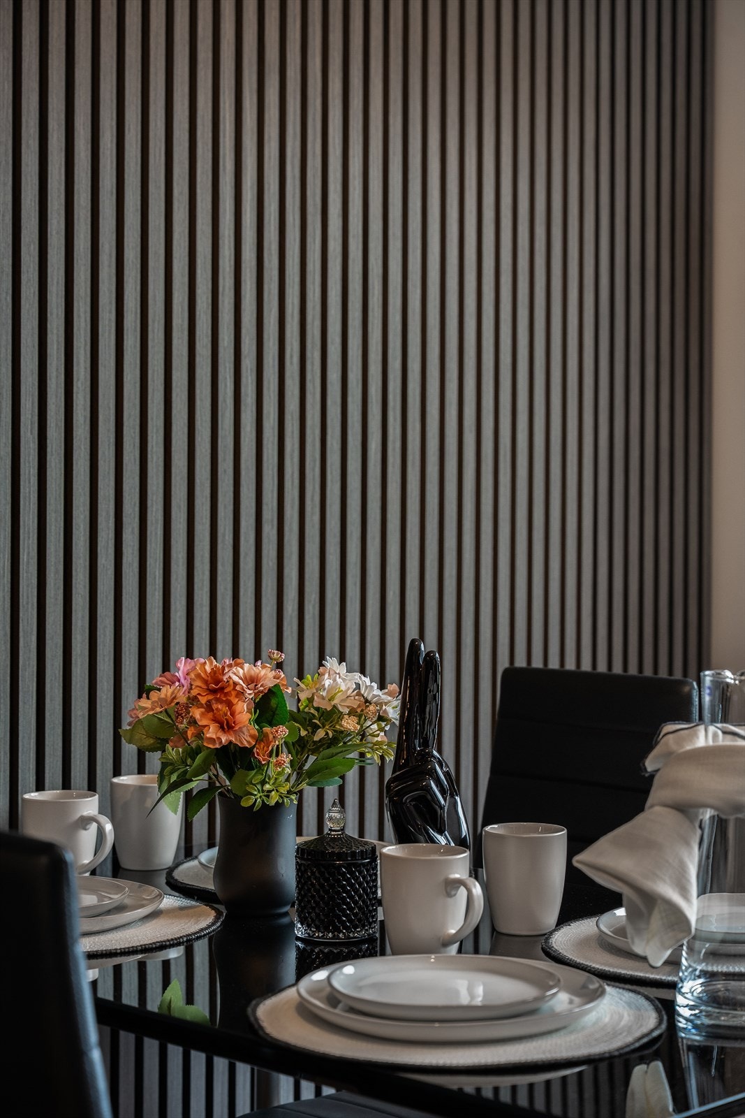 Spilevegg gir en moderne stil til spiseområdet. Galleribilde