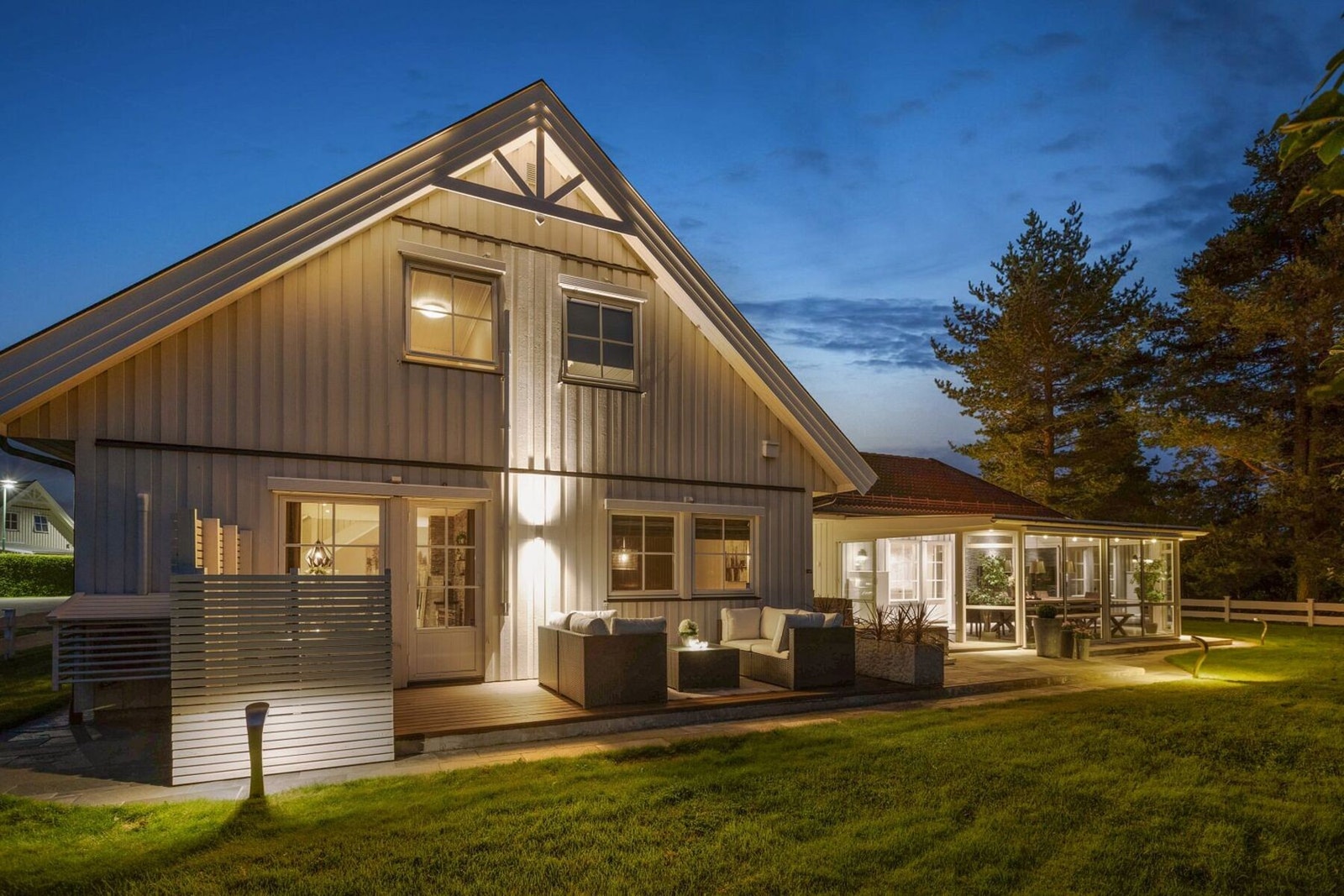 Uteplassen byr på flere avslapningsområder. Galleribilde