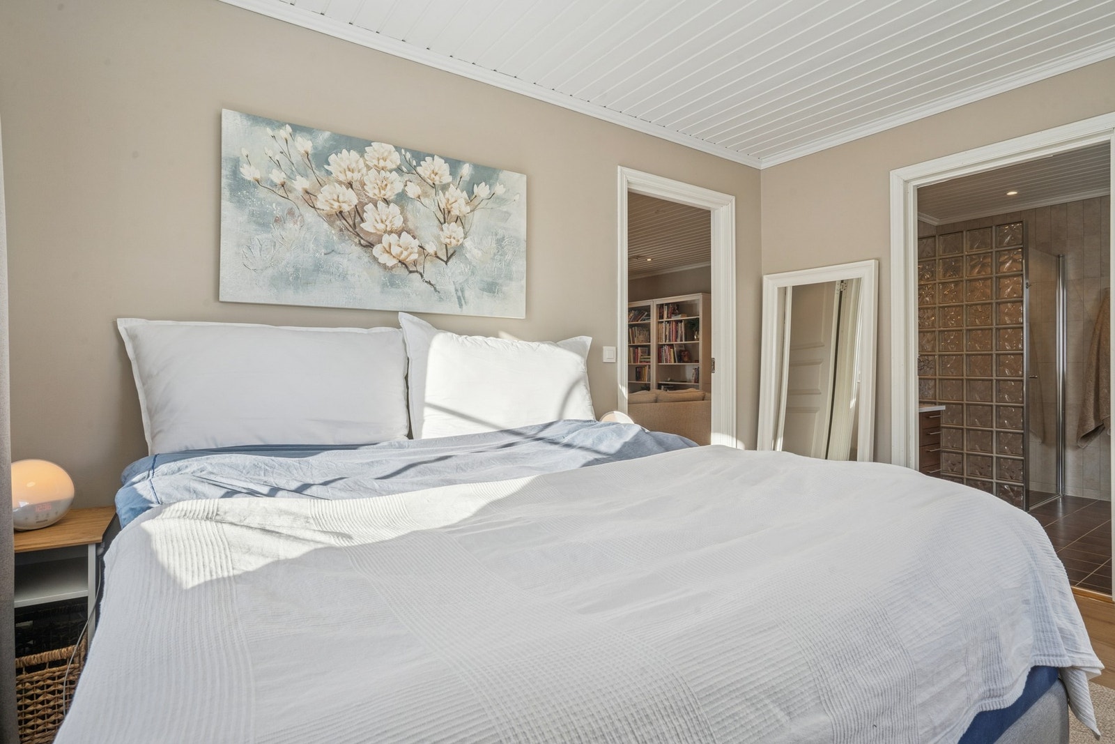 Dette soverommet har tilknyttet eget baderom. Galleribilde