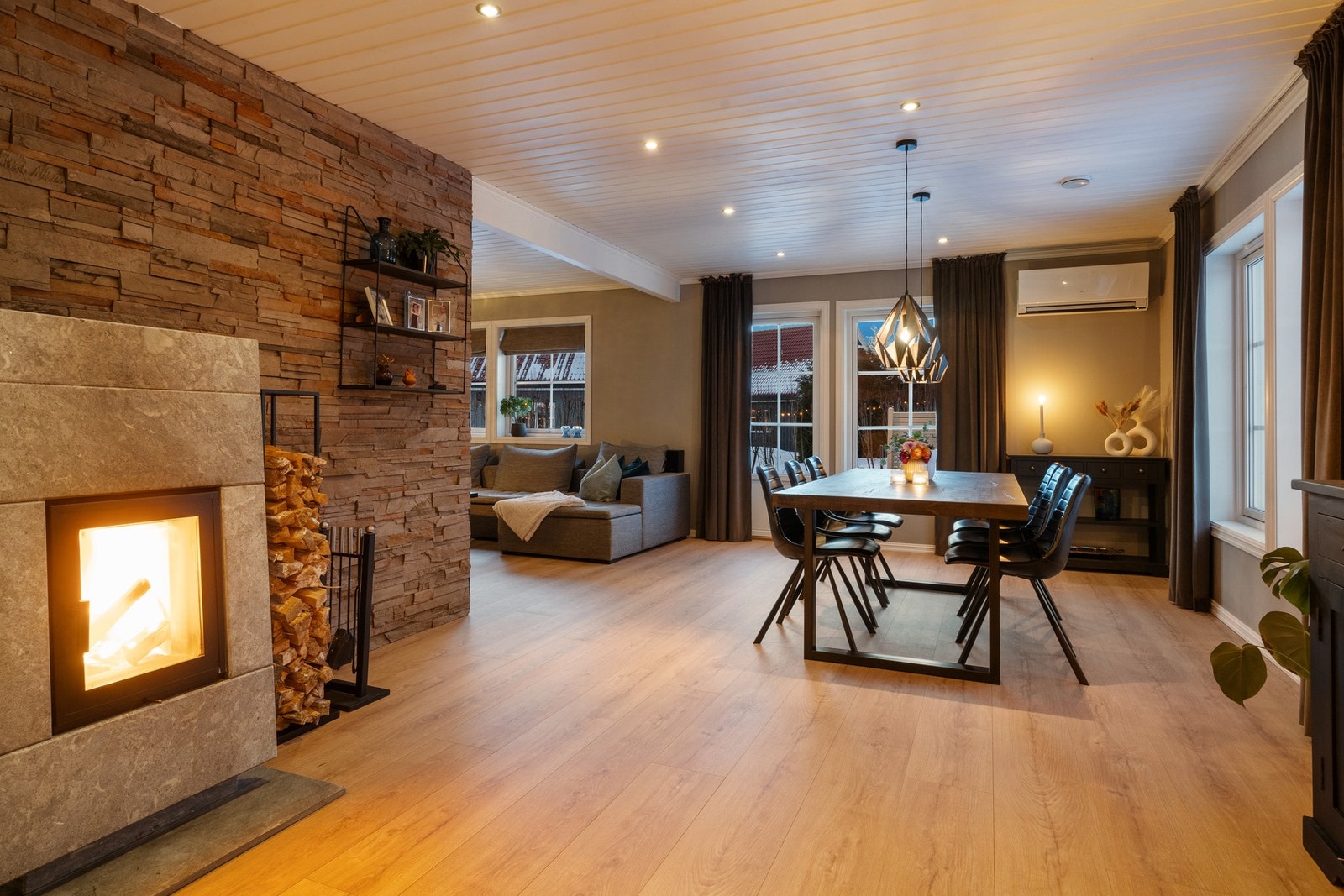 Her er det rom for et stort spisebord hvor familie og venner kan samles Galleribilde