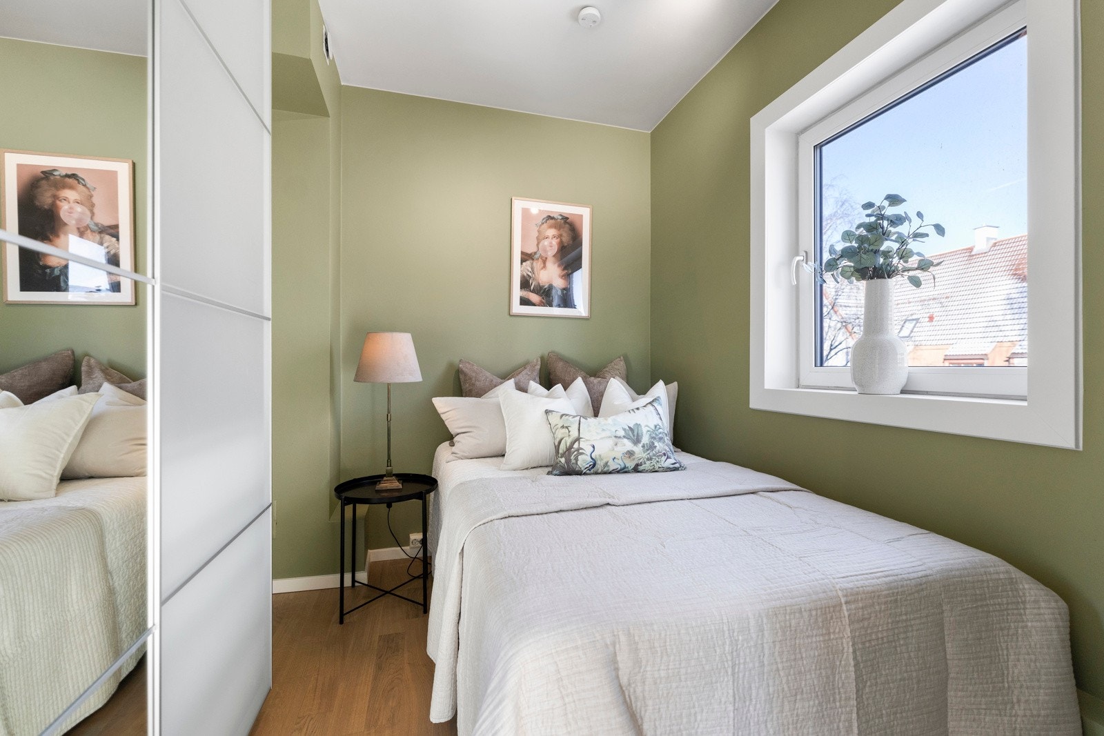 - Soverom med plass til seng og nattbord - Galleribilde