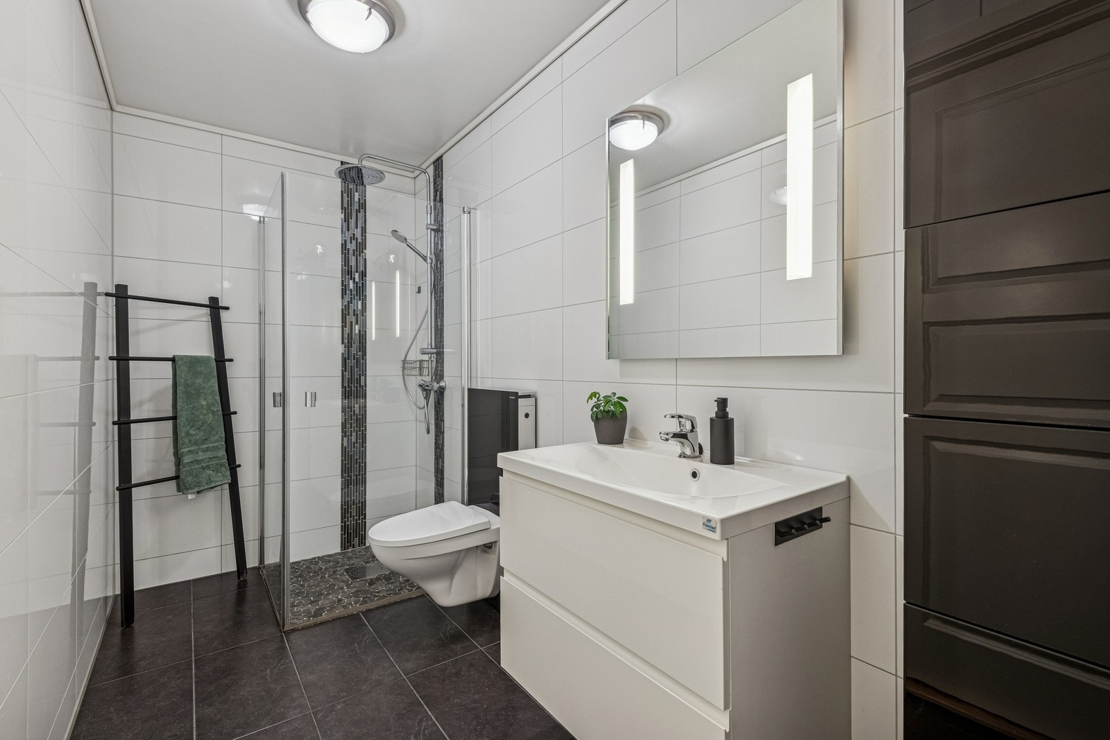 Flislagt bad med varmekabler i gulv. Galleribilde