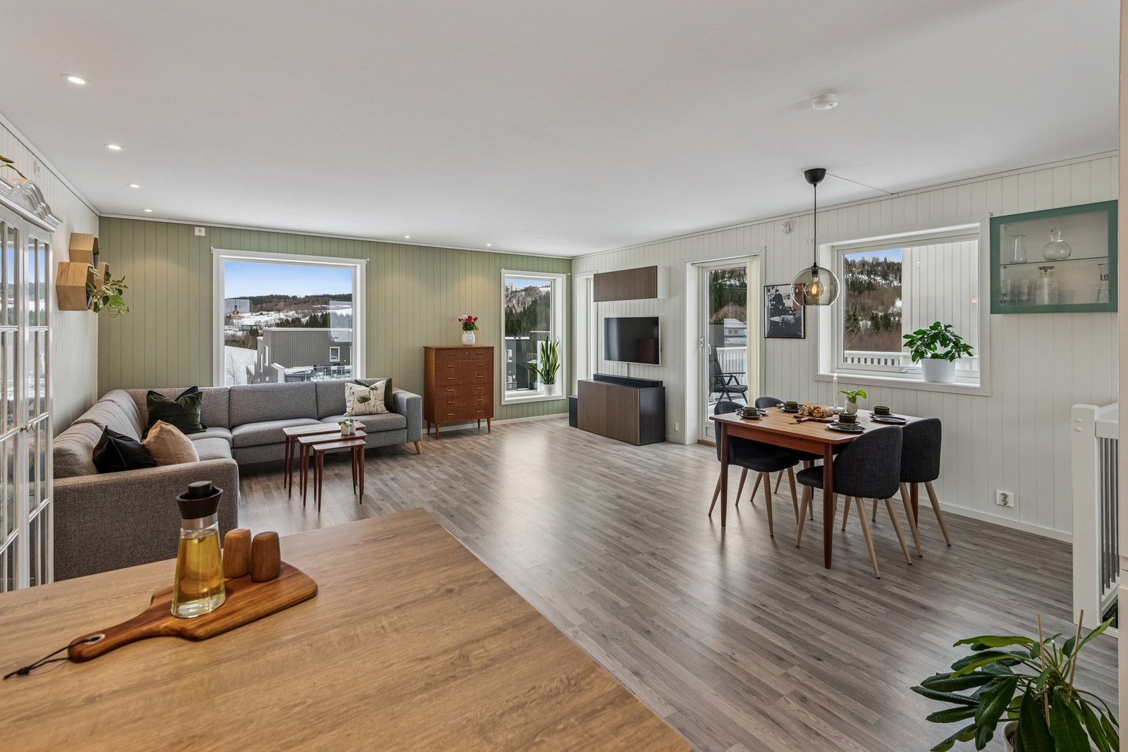 TV/internett er inkludert i felleskostnadene pr mnd. Galleribilde