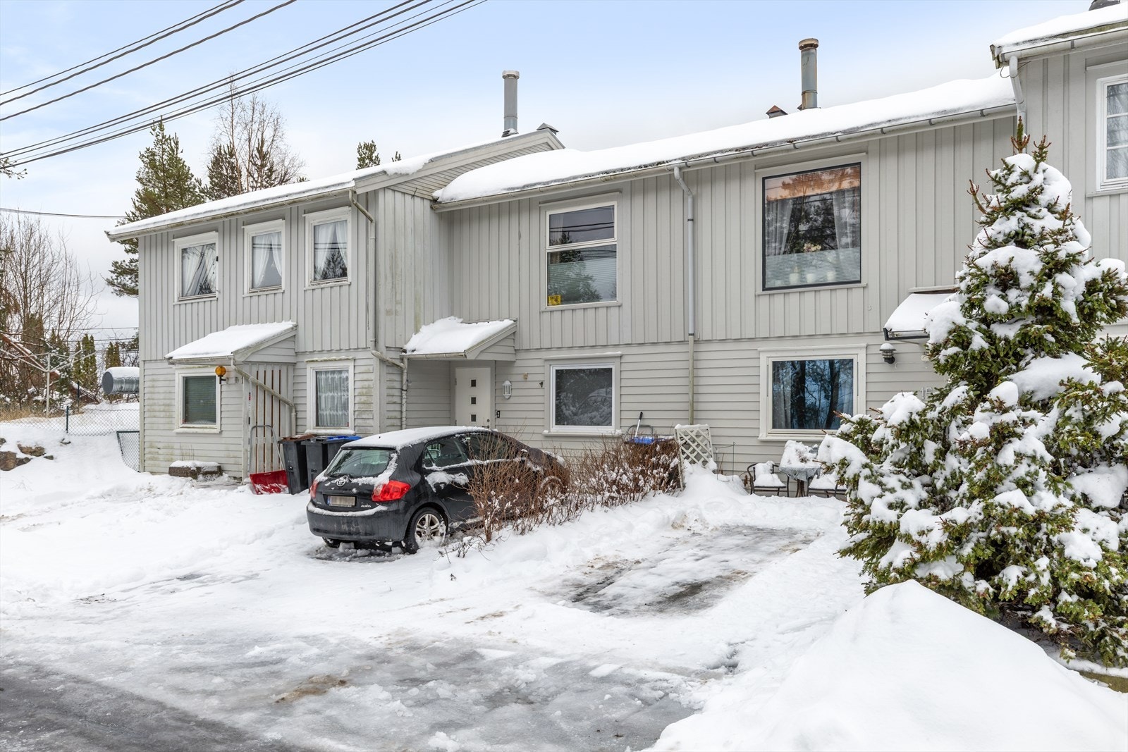 Fra boligen er det gangavstand til butikk, skoler, bademuligheter, turområder, etc. Galleribilde