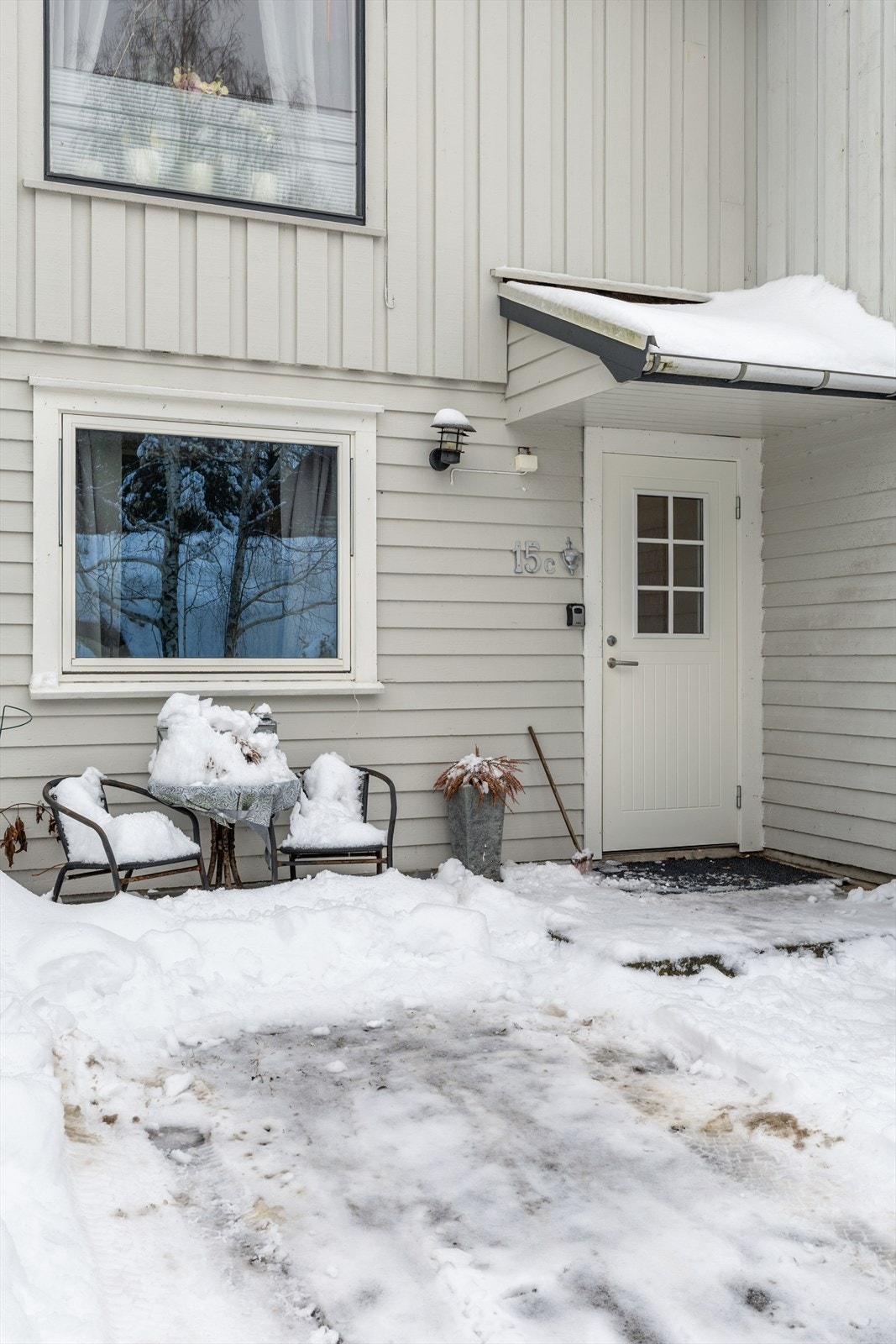 Uteplass ved entrè Galleribilde