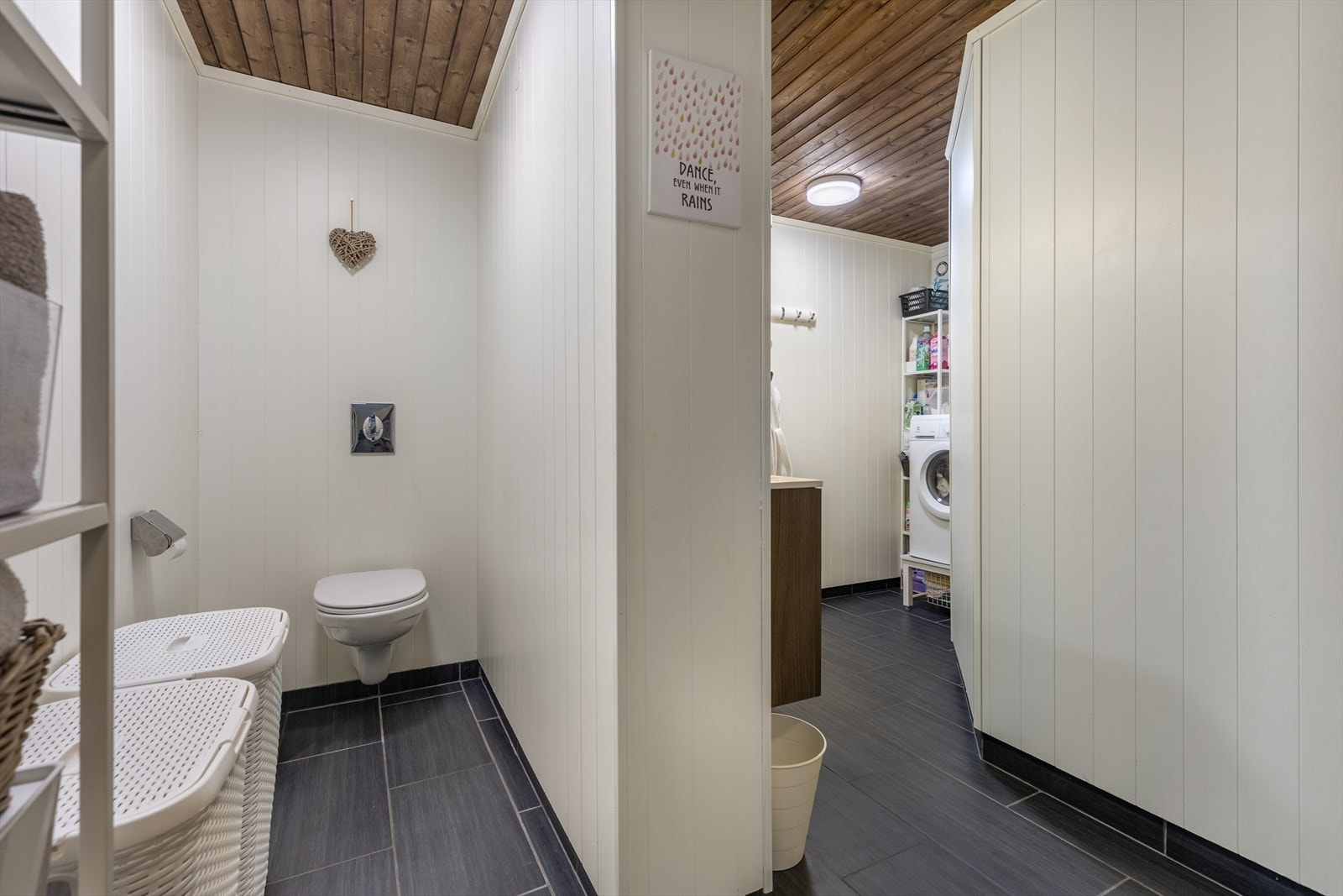 Baderom delt opp i to soner Galleribilde