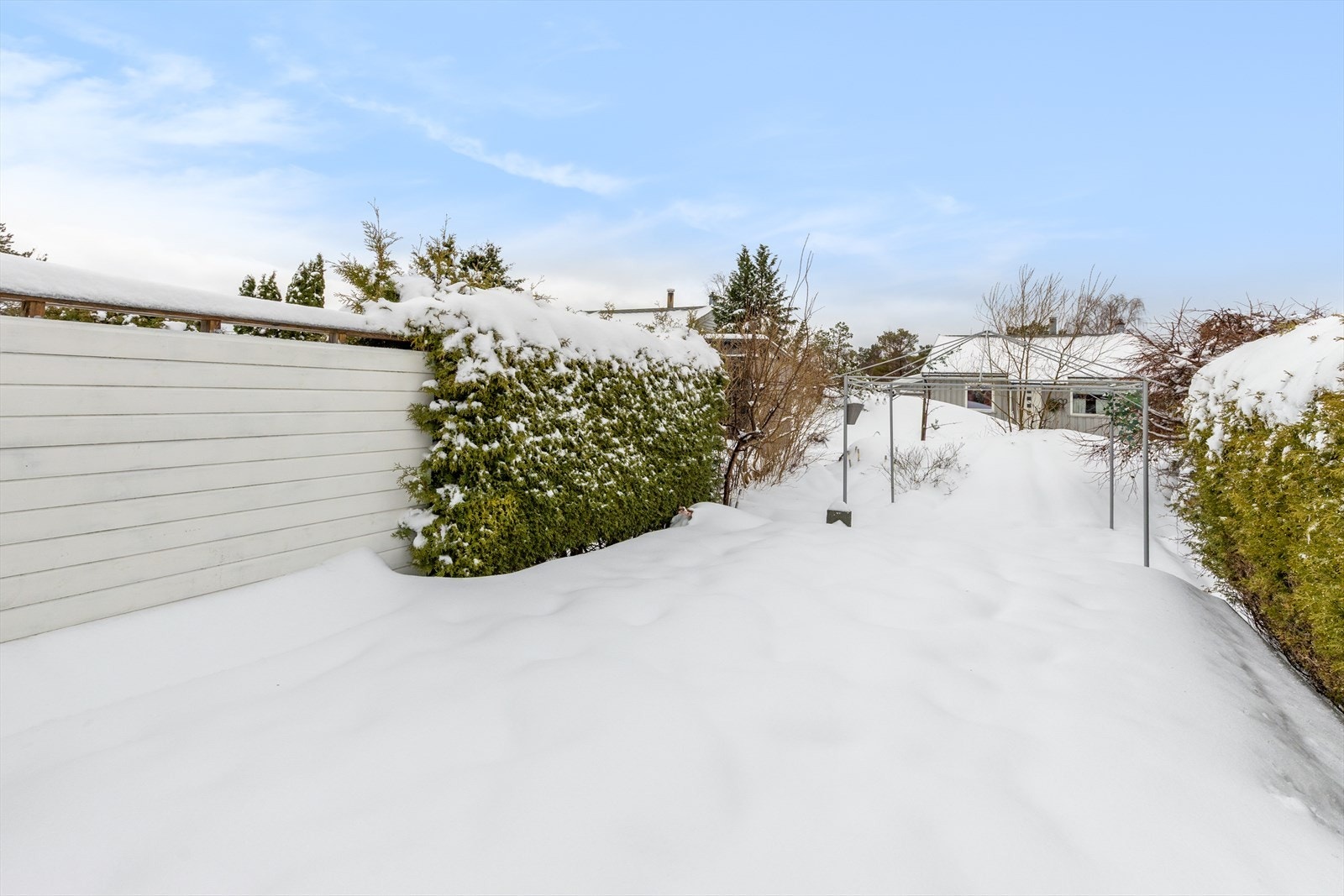 Uteplass med direkte tilknytning til kjøkken Galleribilde