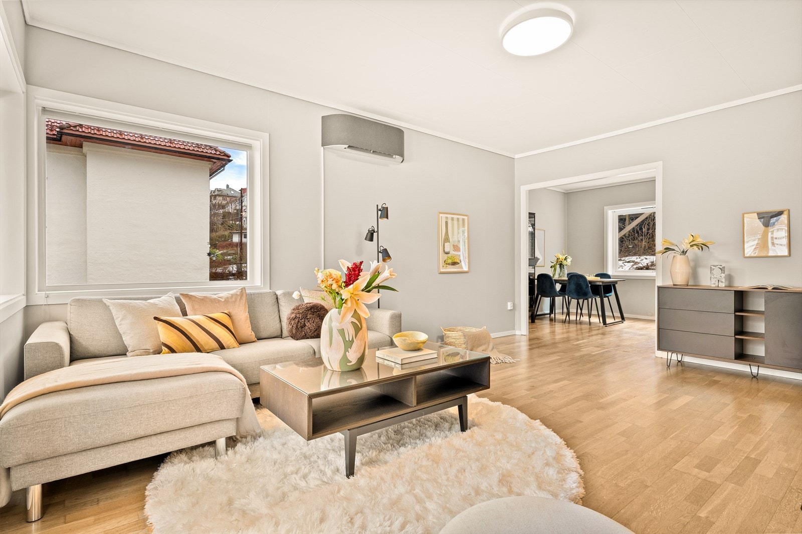 Stuen har et romslig areal på 21,4 m². Galleribilde