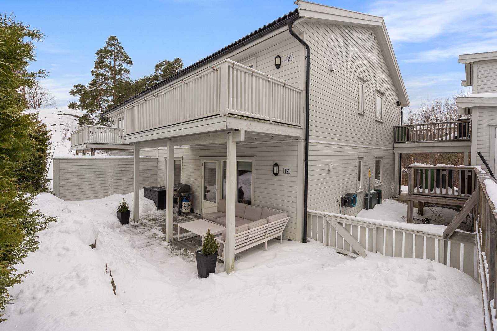 Sydvendt uteplass Galleribilde