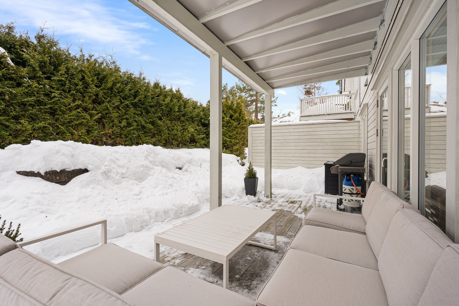 Sydvendt uteplass Galleribilde