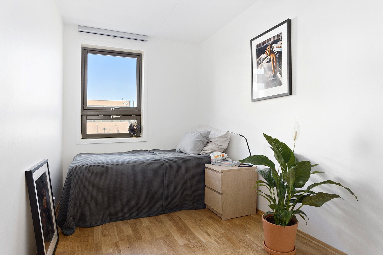 Leiligheten har 3 soverom og det er ekstra isolert mellom rommene. Galleribilde