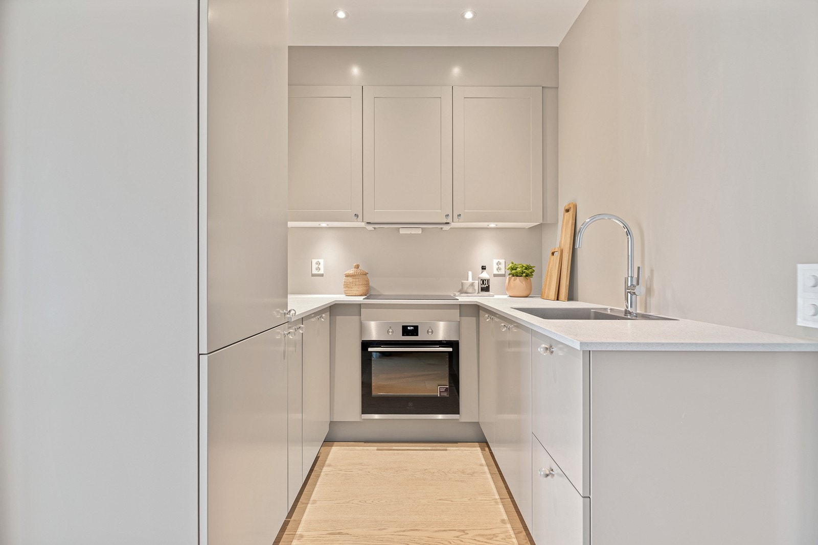 God plass til oppbevaring i både skuffer og skap Galleribilde