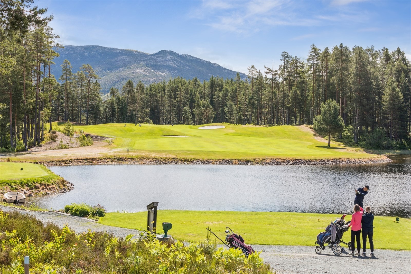 Golfbanen er under utvikling og her planlegges det golfsimulator slik at golfinteresserte får slått innendørs hele vintereren. Galleribilde