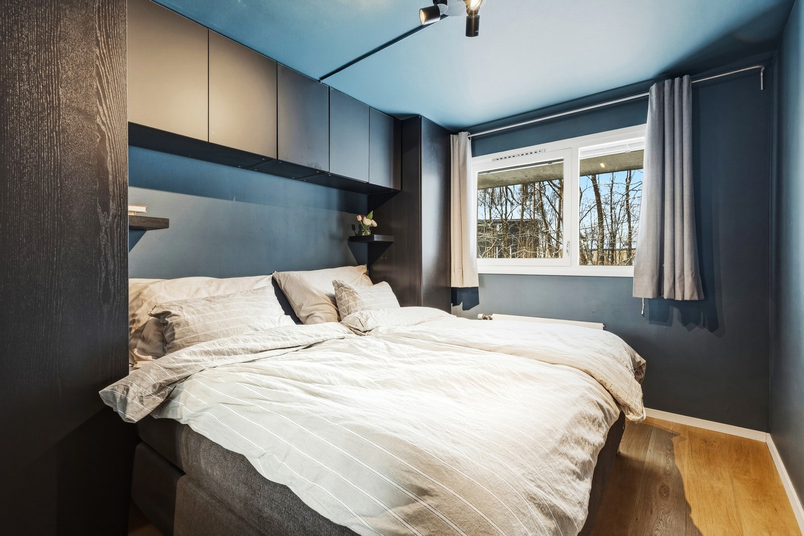 Hovedsoverom med god plass til dobbeltseng. Galleribilde