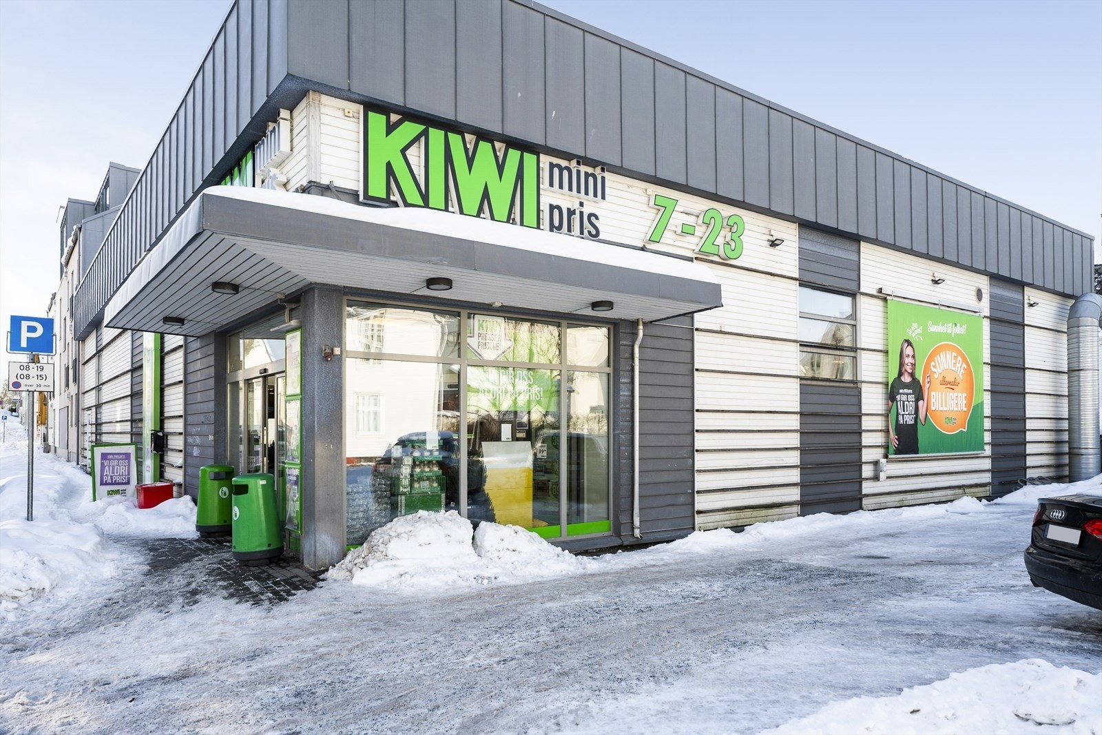 Du finner dagligvareforretning like ved. For øvrig er det gangavstand til liv og røre i sentrum, samt alle fasilitetene her. Galleribilde