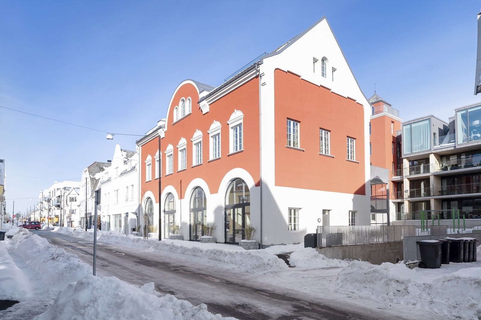 Velkommen til fantastiske Brannstasjonen Borettslag og en leilighet med "det lille ekstra"!
En unik miks av byens stolte historie og moderne komfort, midt i hjertet av Haugesund. Galleribilde