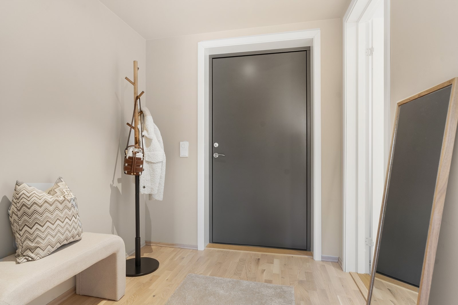 Entré/gang med plass til yttertøy. Galleribilde