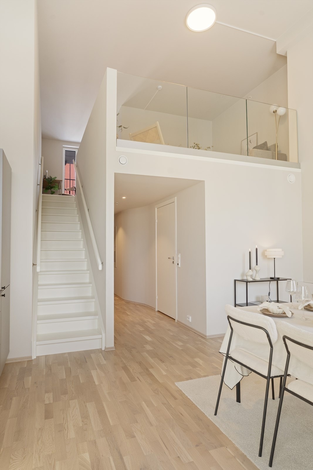 Leiligheten har et vell av innredningsmuligheter. Flytt rett inn og skap din egen stil! Galleribilde