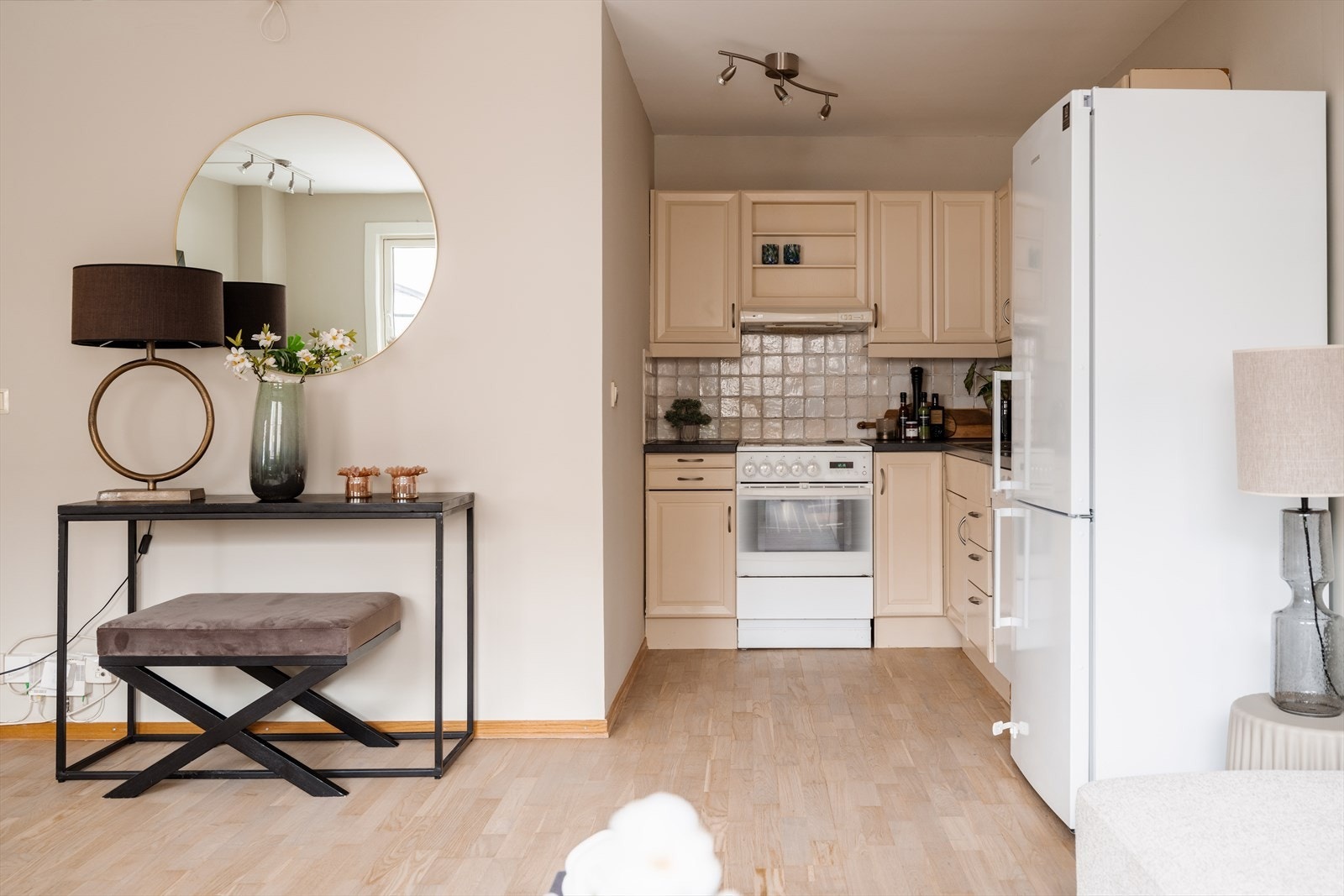 Kjøkkenavdelingen ligger praktisk til i tilknytning til stuen. Galleribilde