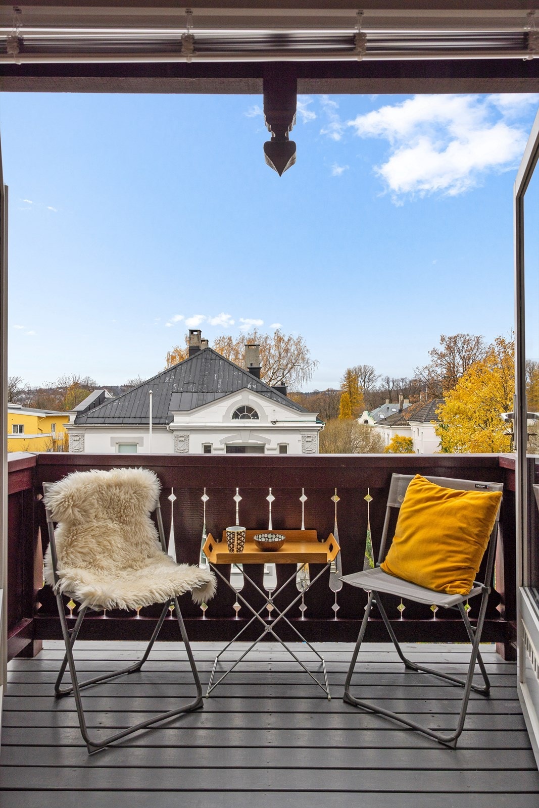 Balkong 2 med flott utsyn mot Holmenkollen. Galleribilde