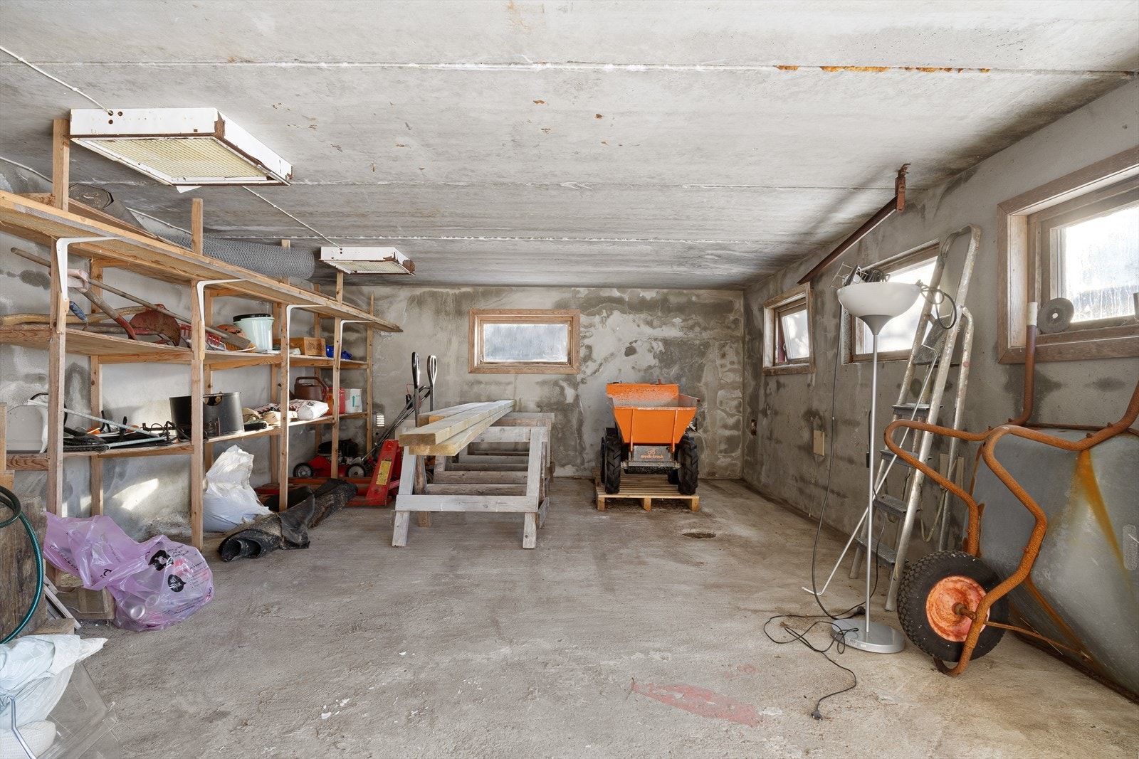 Garasje like utenfor døren på 26,3 m² . Galleribilde