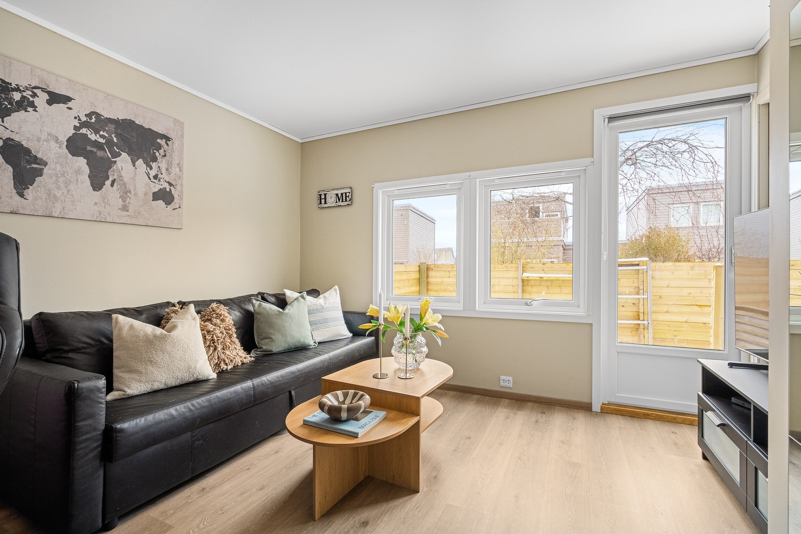 Soverom med direkte utgang til hage. Galleribilde