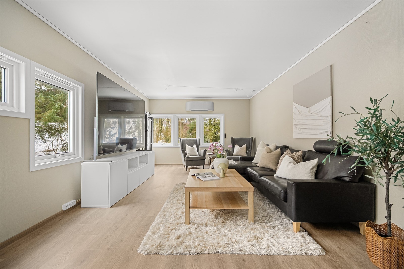 Lene Hviding v/Krogsveen eiendom har gleden av å presentere Sylvelinstien 52. Galleribilde