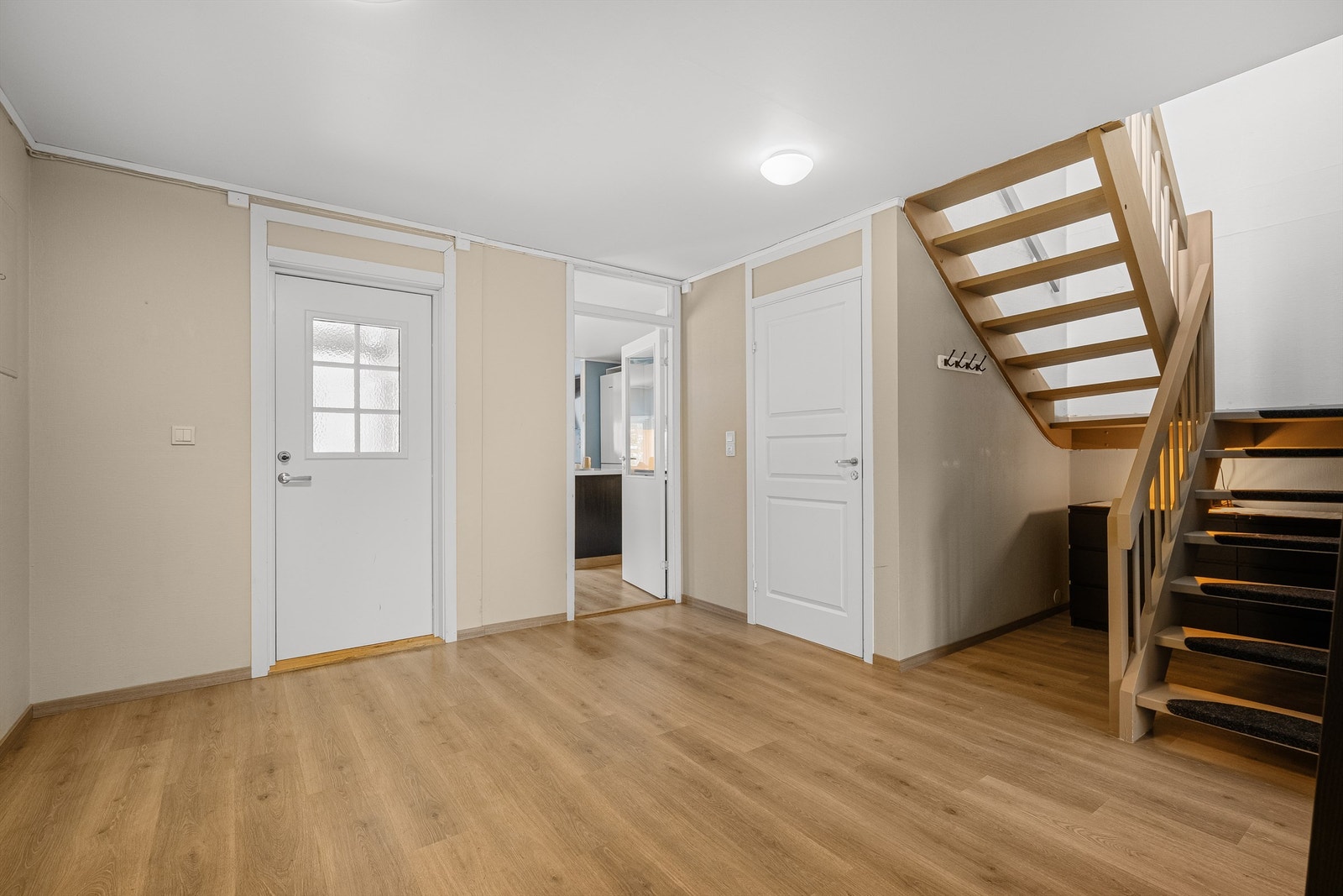 Romslig inngangsparti/entré. Galleribilde