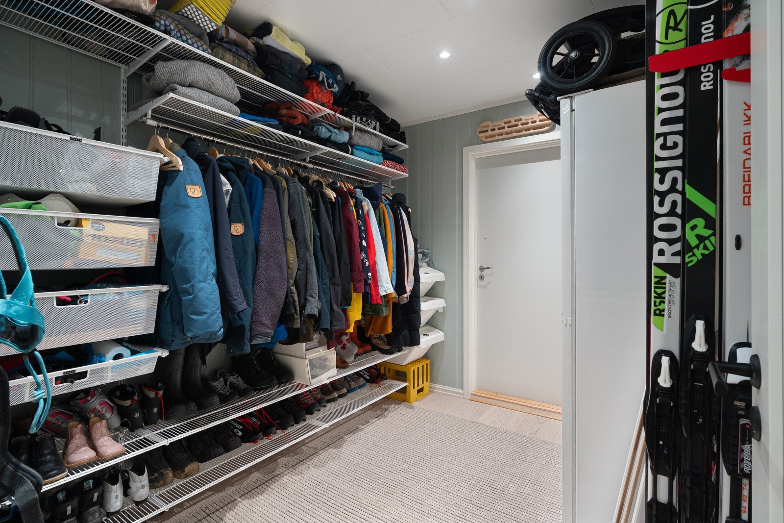 Rikelig med lagringsplass i boder. Galleribilde