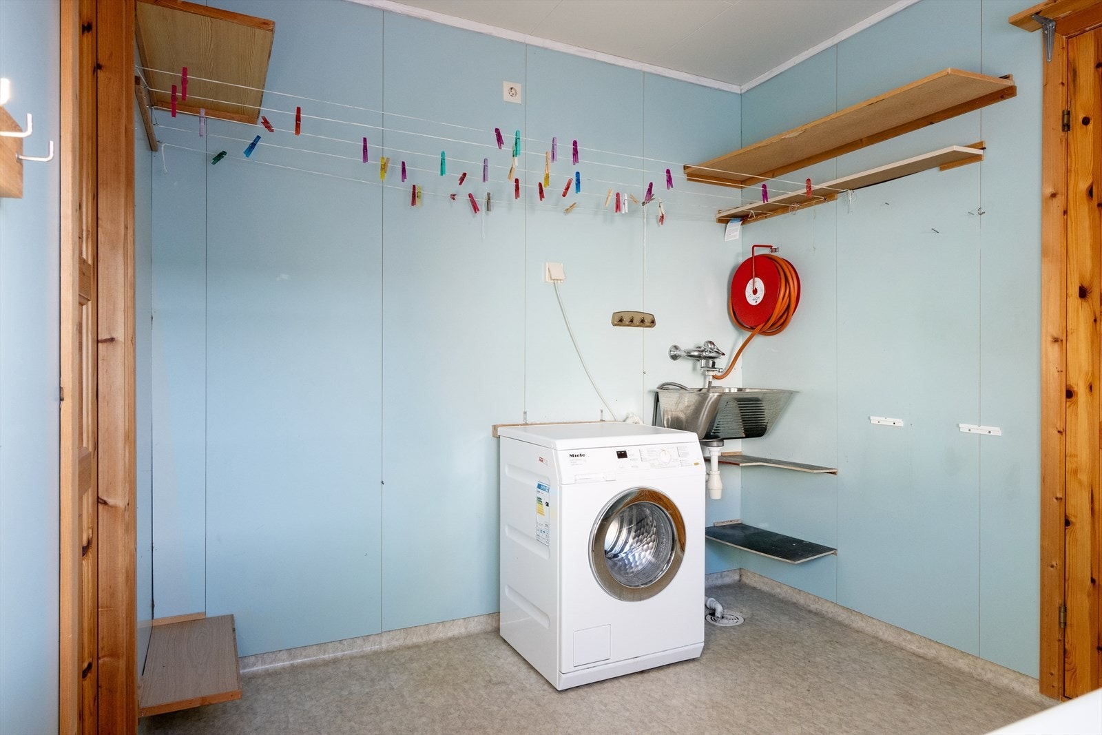 Hovedleiligheten har også eget vaskerom på ca. 8 kvm. Galleribilde