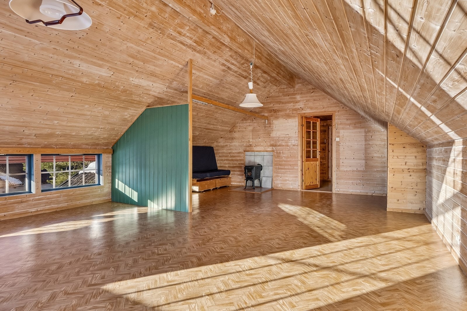 Loftstue på ca. 41 kvm. Her er det mange muligheter for ulik innredning og møblering. Galleribilde