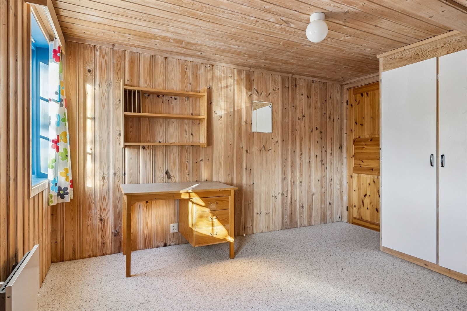 Soverommene i hovedleiligheten er av god størrelse. Her er det plass til seng med tilhørende møblement. Galleribilde