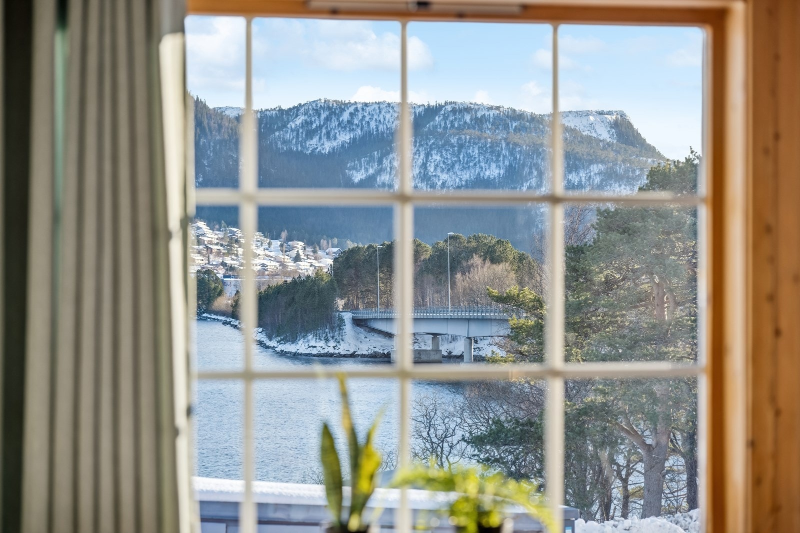 Den flotte utsikten er gjennomgående også innenfra boligen. Galleribilde