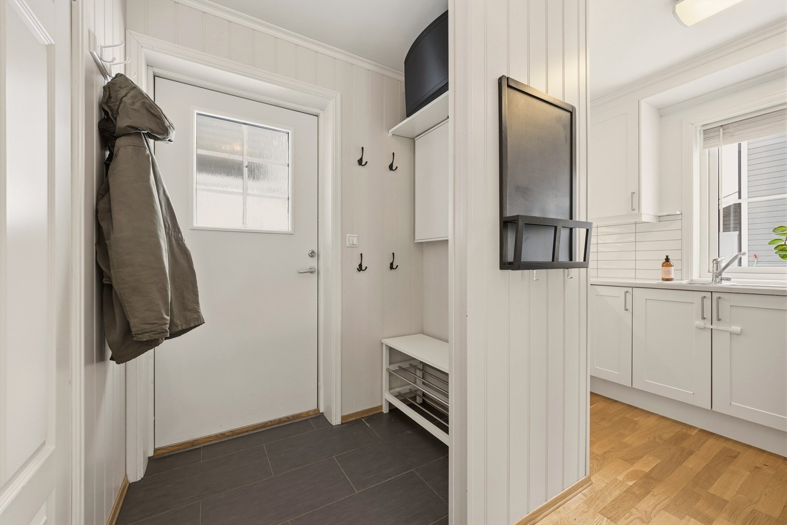 Flislagt entré med varmekabler Galleribilde