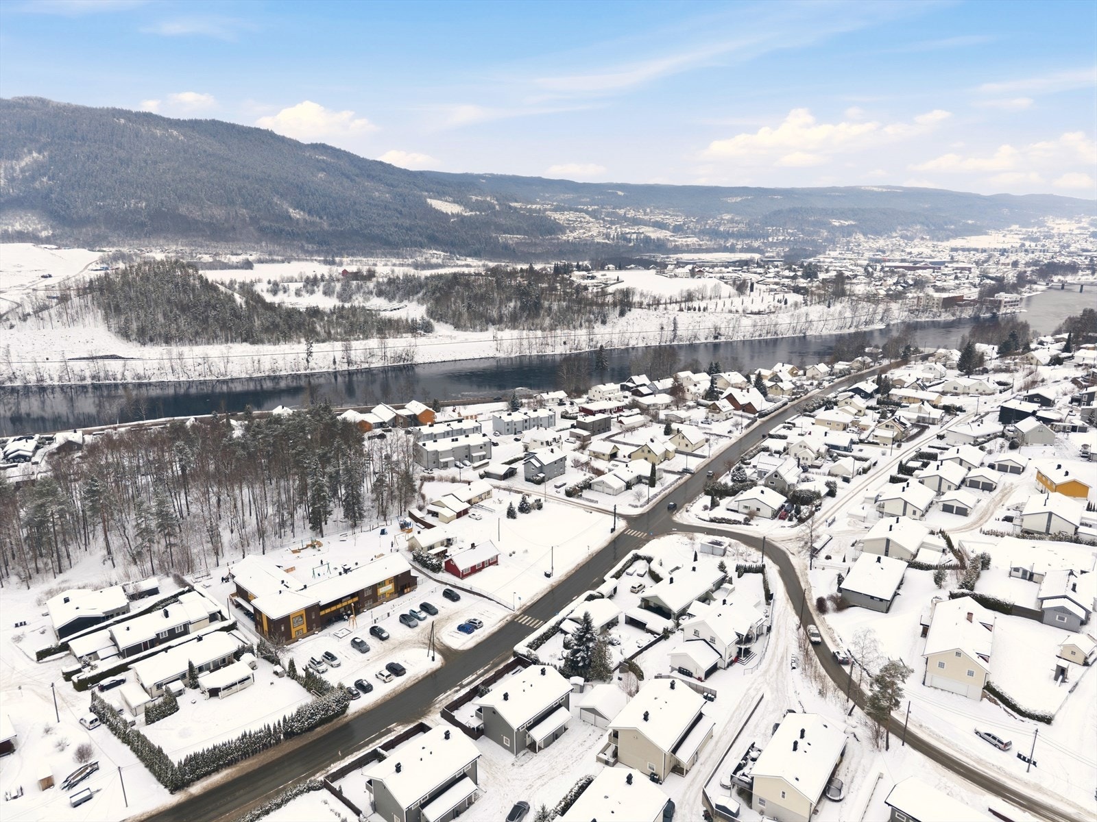 Meget barnevennlig med barnehage rett over veien for boligen Galleribilde