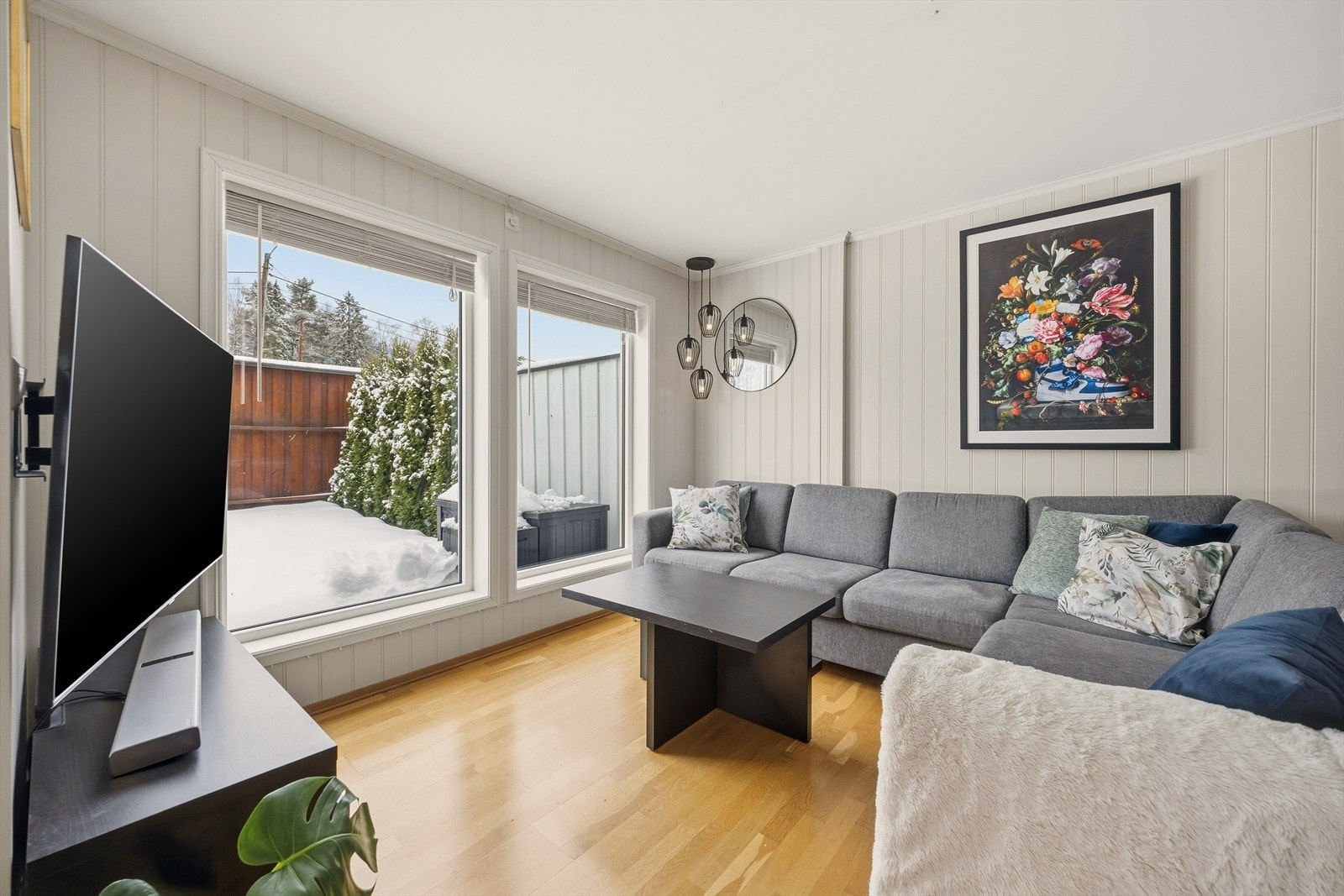 Naturlig plass for sofagruppe og tilhørende tv-møblement Galleribilde