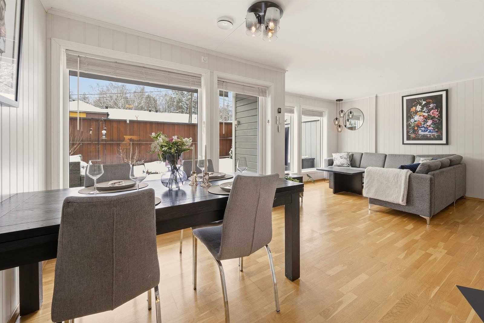 Stuen har gode møbleringsmuligheter Galleribilde