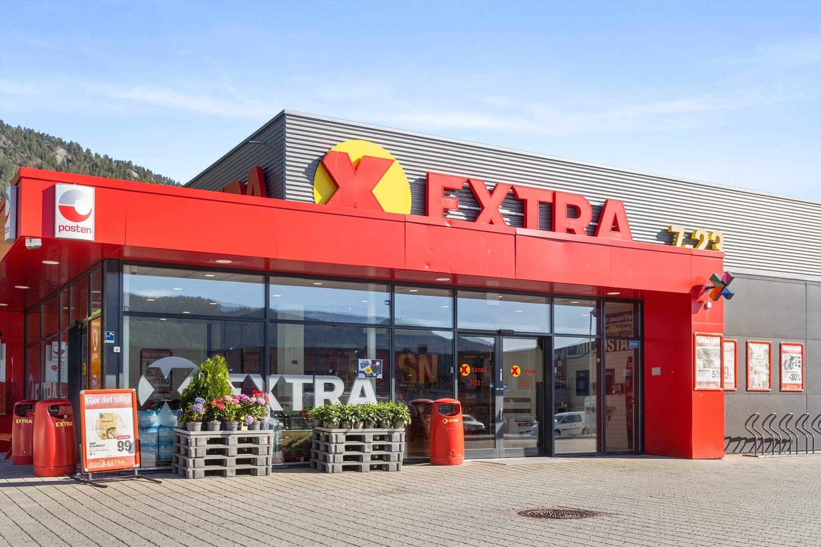 Moderne Extra dagligvare på Herstrøm, Solbergmoen Galleribilde