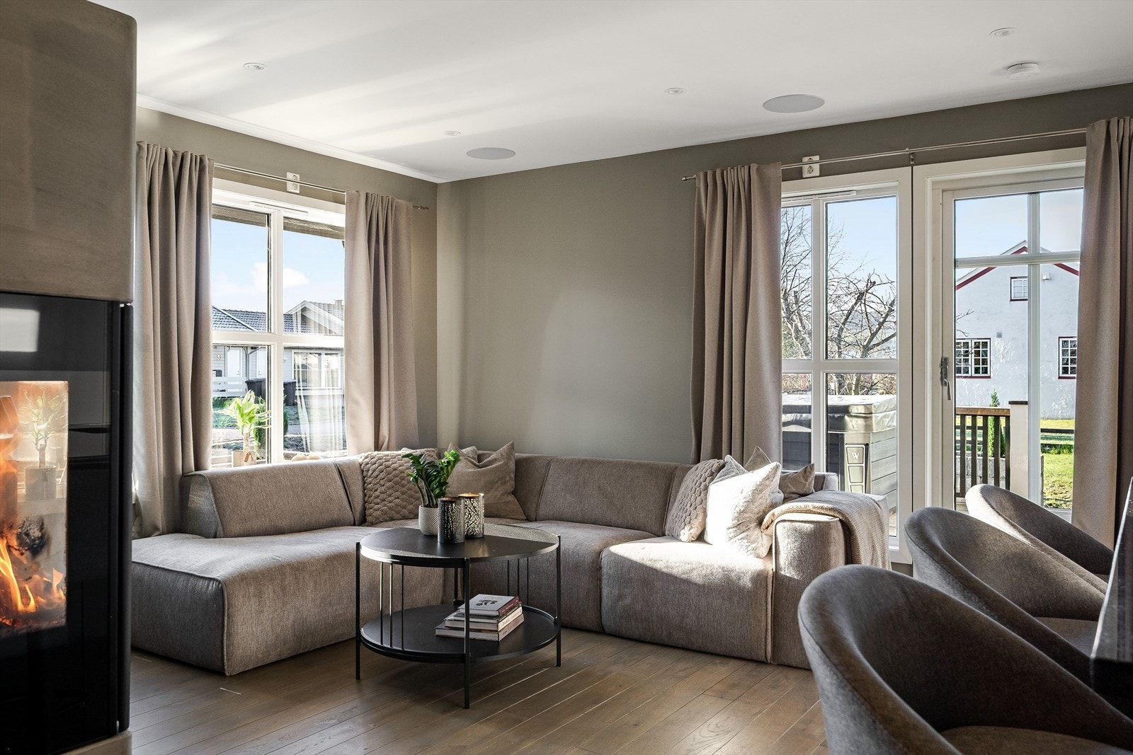 I stuen kan du møblere med sofakrok. Herfra er det også utgang til de flotte uteplassene. Galleribilde