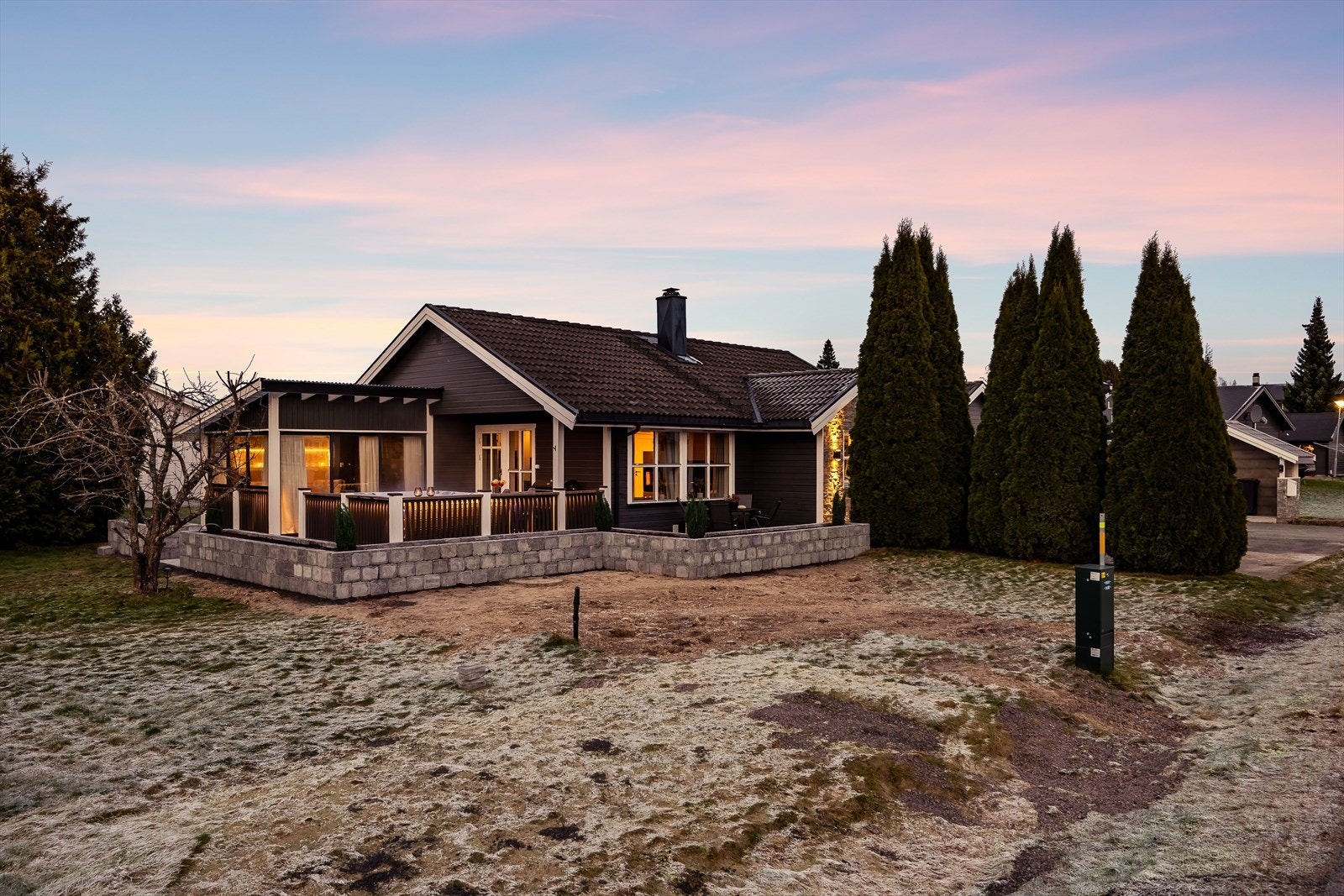 Tomten er flat og solrik, perfekt for store og små. Galleribilde