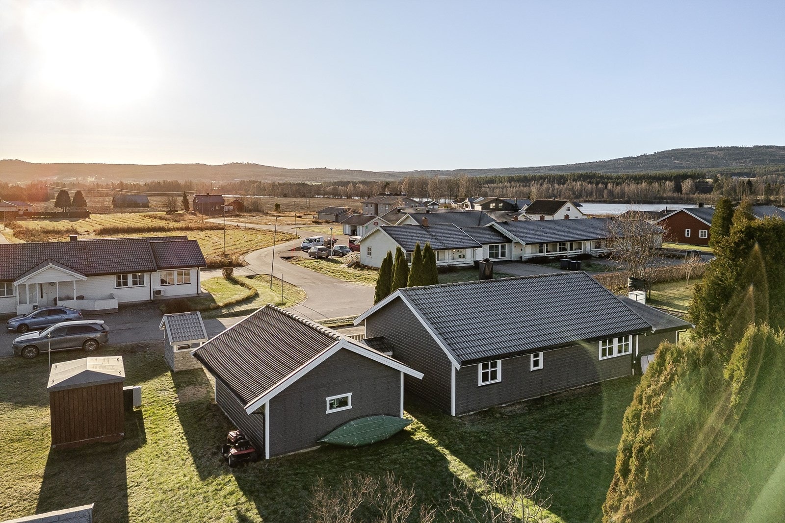 Utsikten mot de nærliggende områdene. Kort vei til Glomma. Galleribilde