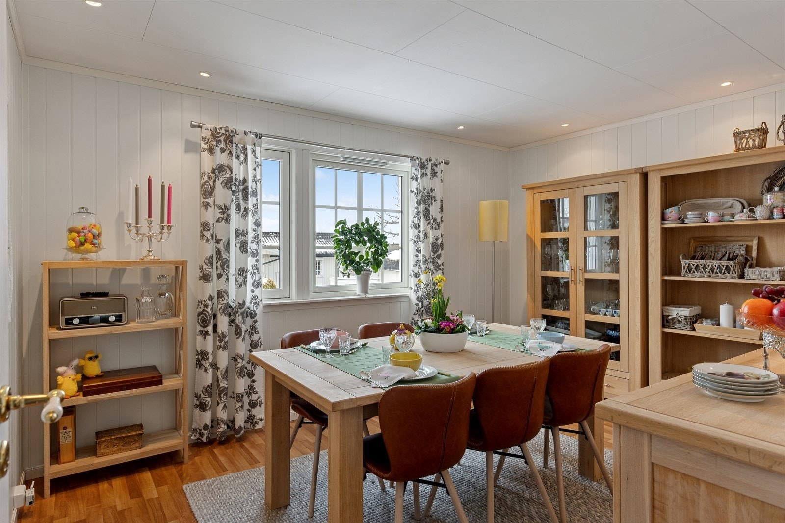 Det største soverommet er i dag brukt som en spisestue. Galleribilde